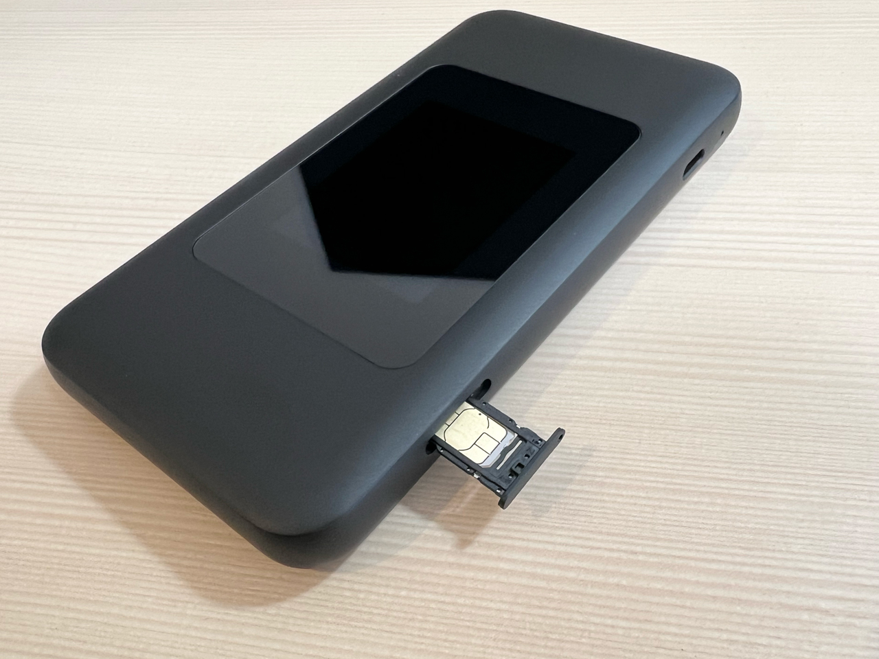 Broad WiMAX SIMカード挿入